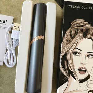 EYELASH CURLER